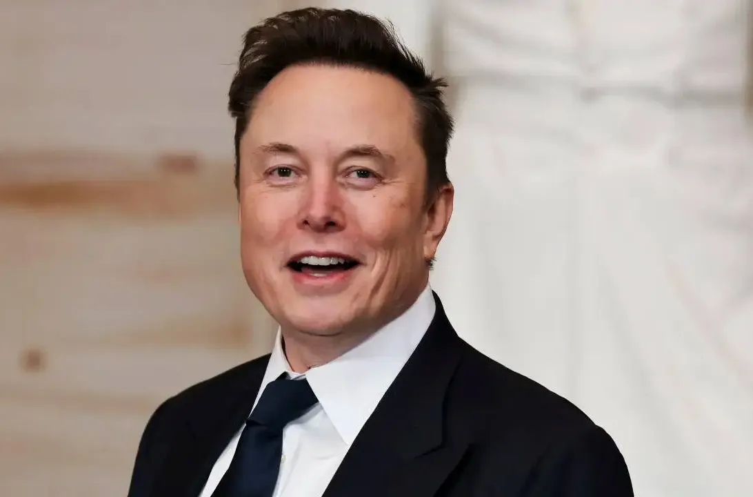 राष्ट्रपति की कुर्सी पर बैठे नजर आए Elon Musk तो ट्रंप ने कसा तंज