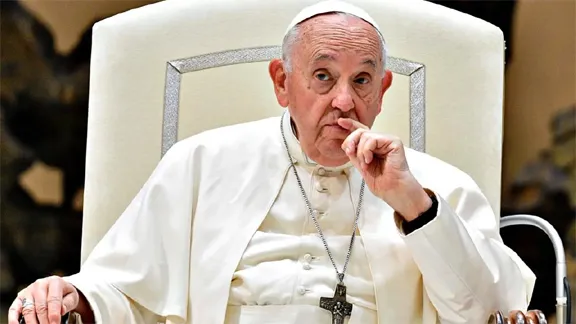 Pope की सेहत में सुधार, वेंटिलेटर हटाया, पर खतरा बना हुआ है