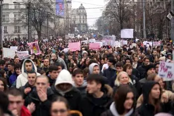 Serbia में सरकार विरोधी प्रदर्शन, सोनिक हथियारों के इस्तेमाल का आरोप