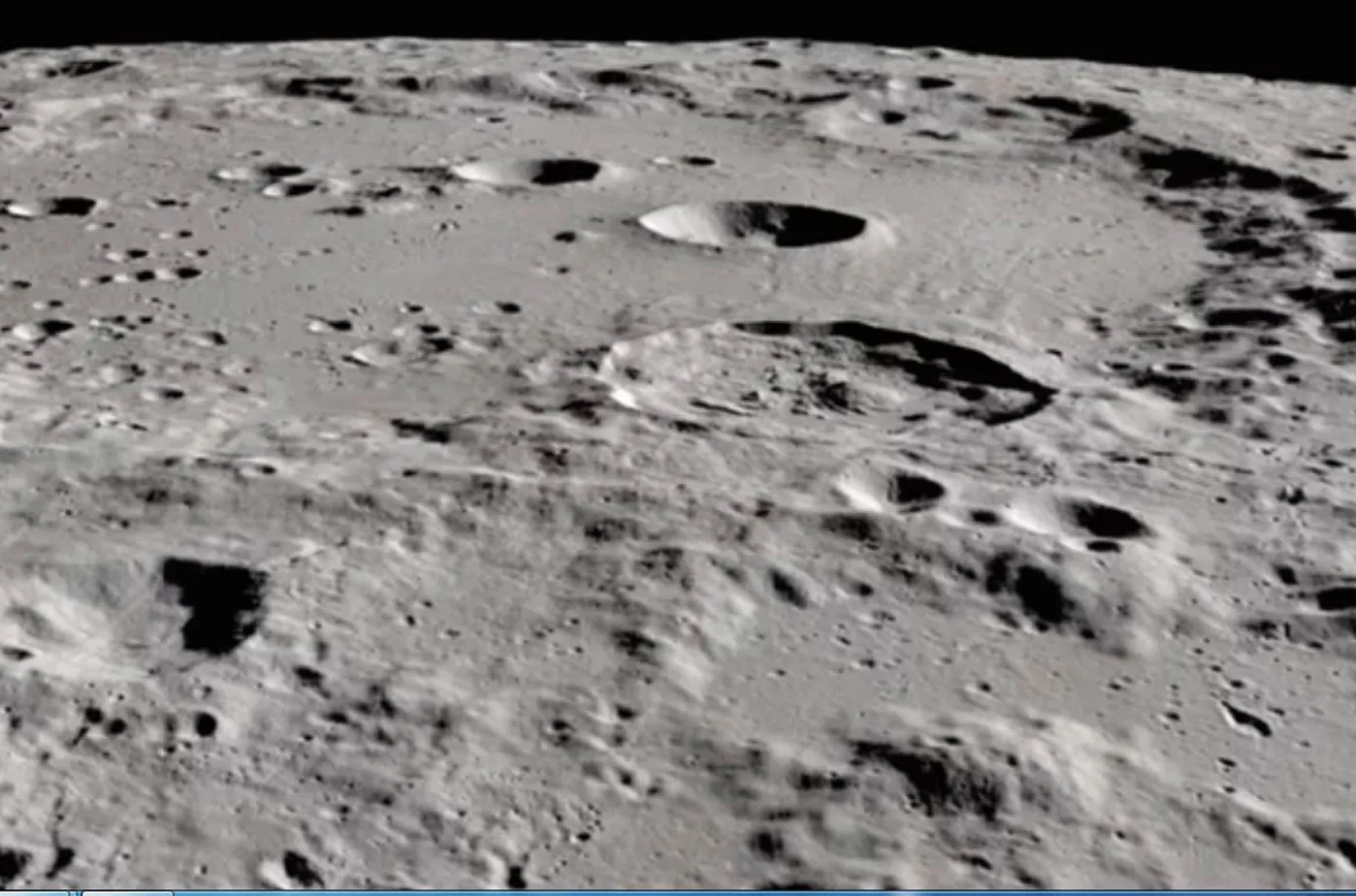 पृथ्वी से Moon का दूर वाला हिस्सा हो सकता है अधिक शुष्क