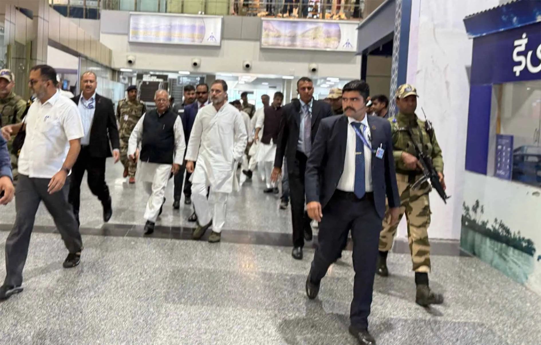 Rahul Gandhi श्रीनगर में घायलों से मिलकर बोले- आतंकवाद के खिलाफ सरकार को हमारा पूरा समर्थन