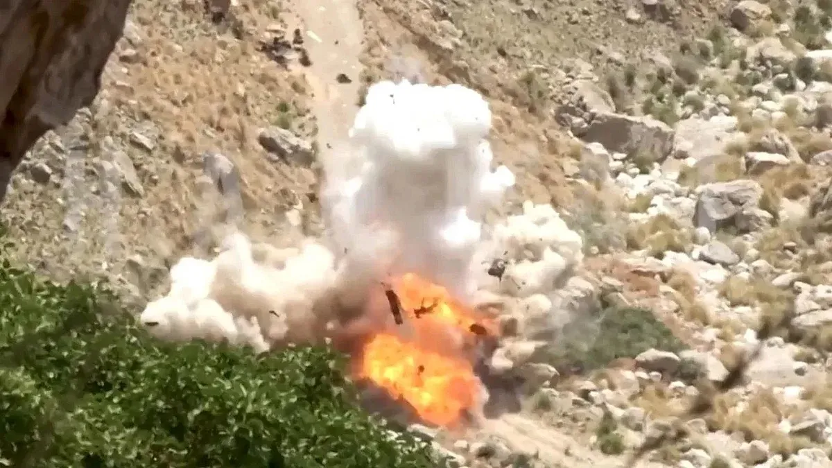 Baloch विद्रोहियों ने पाकिस्तानी सेना के वाहन को बम से उड़ाया, 12 सैनिकों की मौत