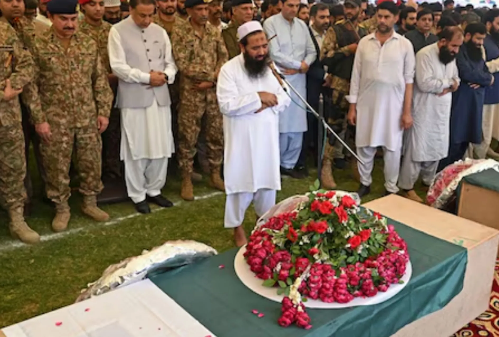 Terrorists के ताबूतों पर जो फूल चढ़ाए गए वे इशारा कर रहे मारे गए बड़े आतंकी!