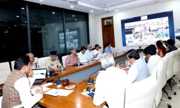 अधिकारी अलर्ट मोड पर रहें, नागरिक सेवाओं को करें सुनिश्चित : Chief Minister Dr. Yadav