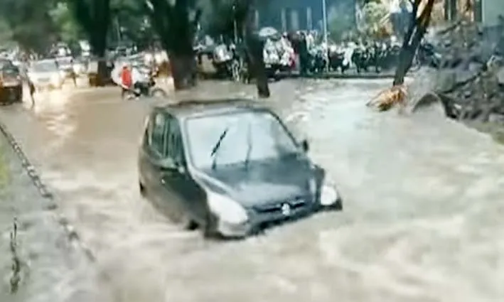 पांच राज्यों में समय से पहले पहुंचा Monsoon, पुणे में बादल फटने से नदी-नाले उफने
