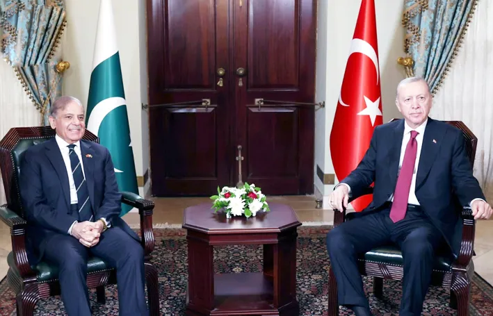 Pak PM Shahbaz पहुंचे तुर्किये, भारत के खिलाफ समर्थन देने किया शुक्रिया अदा