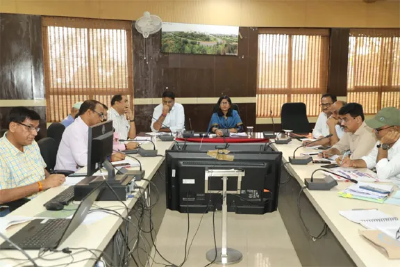 राजस्व प्रकरणों के निराकरण में तत्परता से कार्य करें: Collector Mrs Chauhan