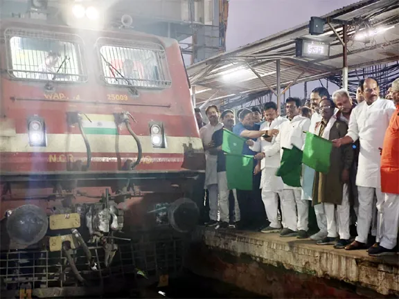 Veerangana Laxmibai (झांसी)-प्रयागराज एक्सप्रेस ट्रेन का परिचालन ग्वालियर से शुरू