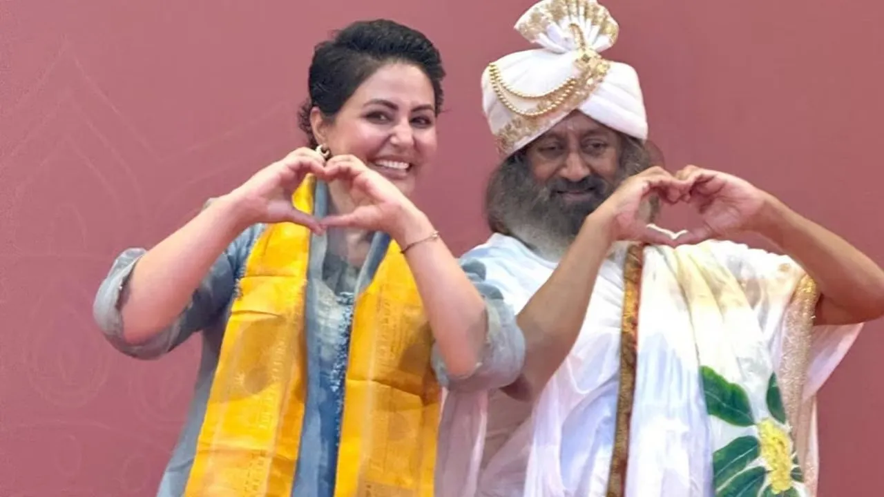 Hina Khan ने ‘आर्ट ऑफ लिविंग’ में लिया हिस्सा