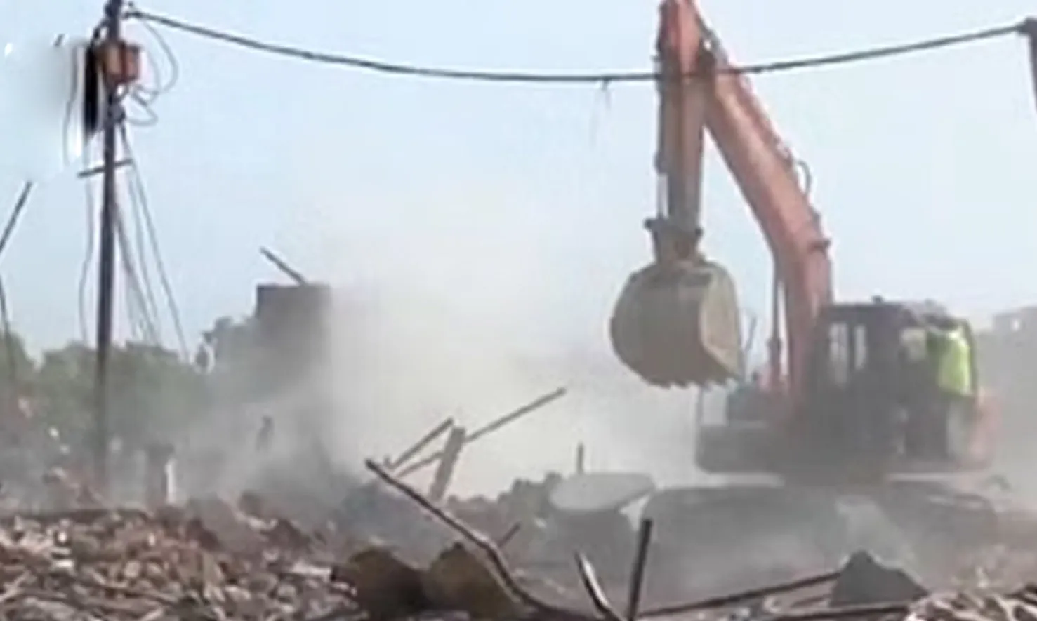 मोहलत खत्म होते ही Bulldozer Action का आगाज, दिल्ली में तोड़े जा रहे हैं 1200 घर