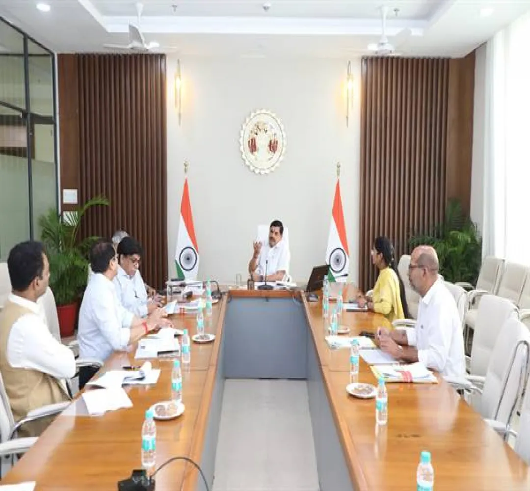 मेट्रो रेल परियोजना के कार्य गुणवत्ता के साथ समय-सीमा में पूर्ण करें : CM Dr. Yadav
