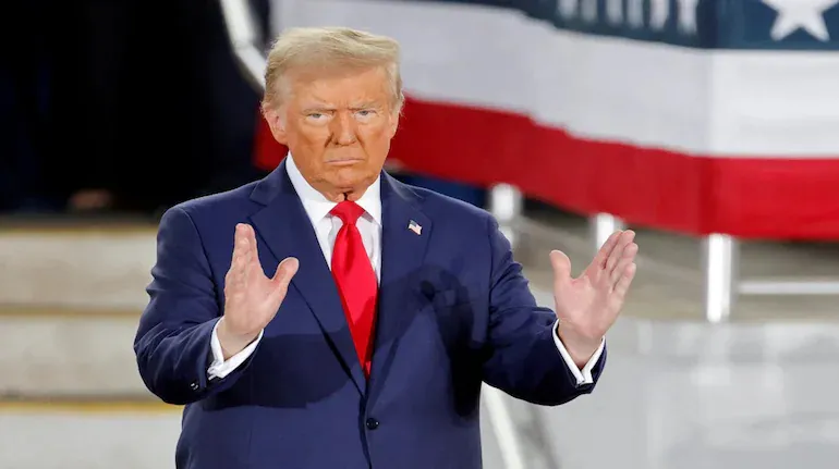 Iran की धमकी से थर्राए ट्रंप ने 4 मुस्लिम देशों को दे दी चेतावनी