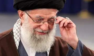 भीषण होती ईरान-इजरायल जंग के बीच परिवार सहित बंकर में छिपे Ayatollah Ali Khamenei