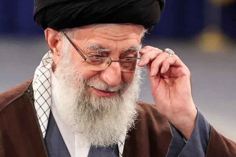 भीषण होती ईरान-इजरायल जंग के बीच परिवार सहित बंकर में छिपे Ayatollah Ali Khamenei