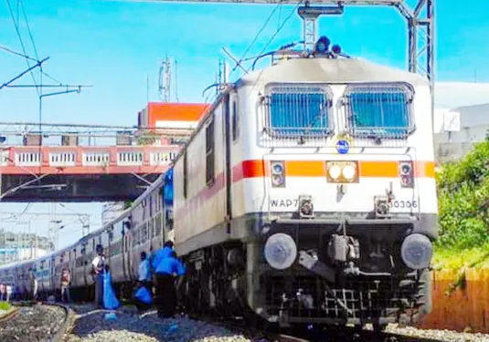 अब General में सफर करते हुए एसी क्लास के भोजन का कम दामों में ले सकेंगे आनंद