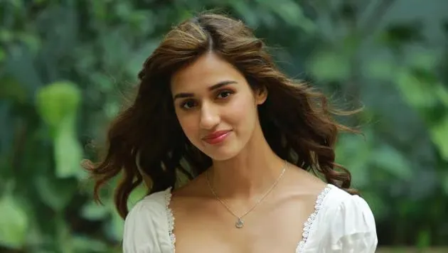 बेहद सादा और ज़मीन से जुड़ी हुई पहचान भी है Disha Patani की