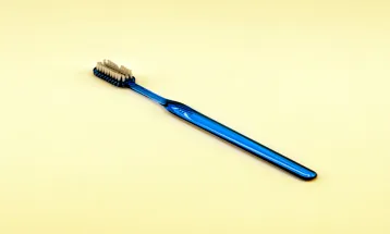 12 साल की उम्र में निगल लिया Toothbrush, 52 साल बाद डॉक्टरों ने सर्जरी कर निकाला