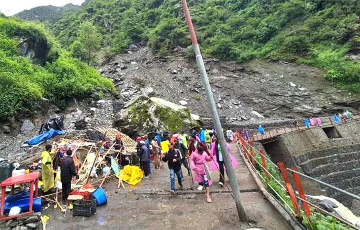 देशभर में सामान्य से 12 प्रतिशत ज्यादा बारिश, केदारनाथ हाईवे पर लैंडस्लाइड