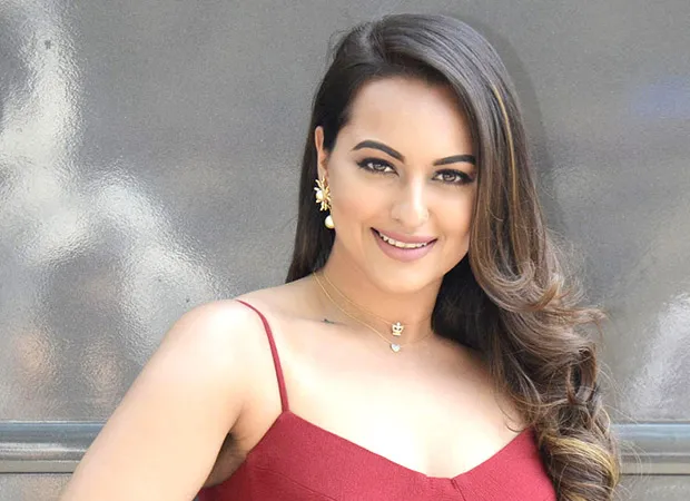 परेश रावल की गैरमौजूदगी पर निराशा जताई  Sonakshi ने
