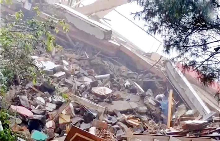 पहाड़ी राज्यों में बारिश से तबाही, Shimla में 5 मंजिला बिल्डिंग गिरी