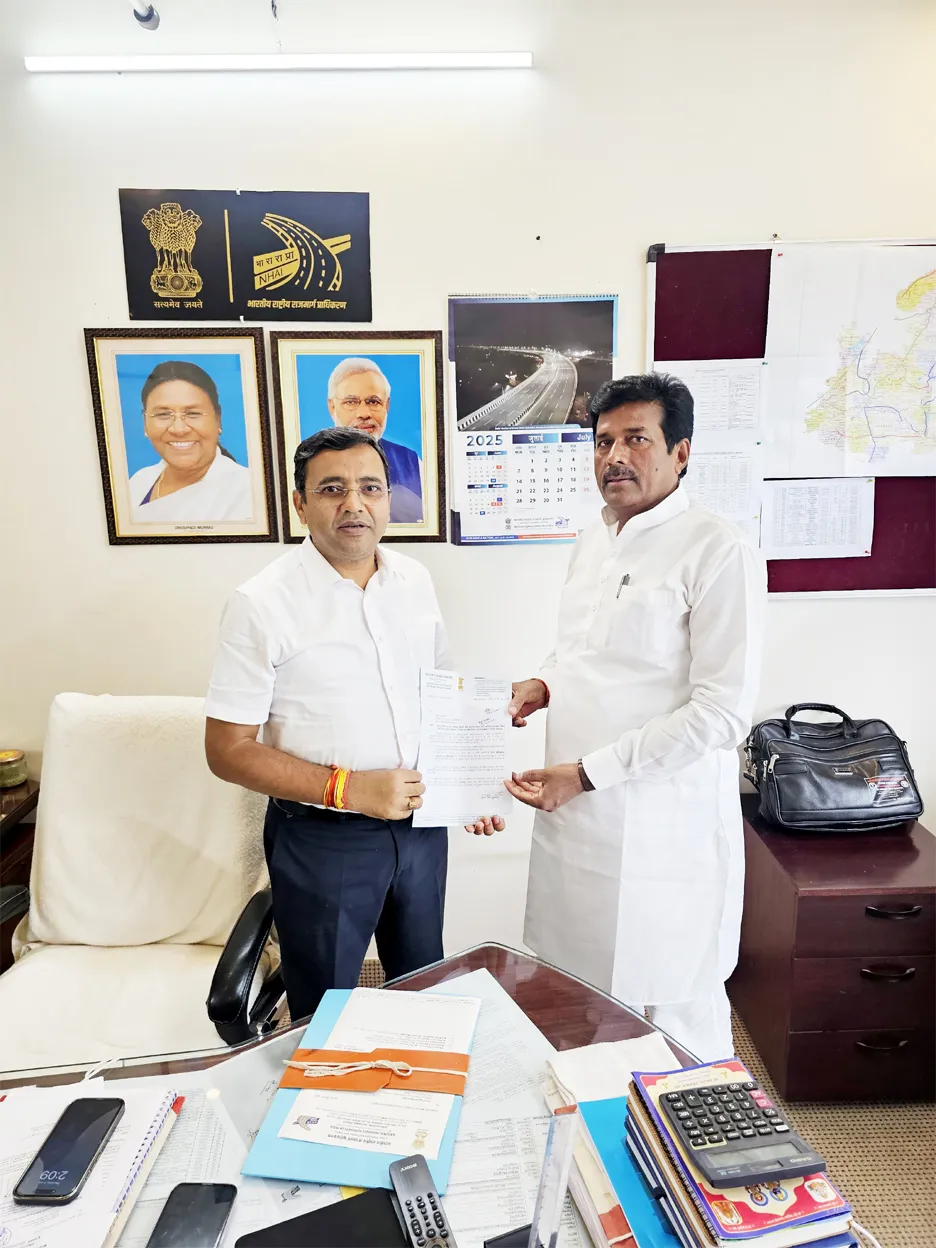 MP Kushwaha ने बिलौआ तिराहा एवं अरू तिराहा पर फ्लाईओवर निर्माण के लिए NHI क्षेत्र अधिकारी से की मुलाकात