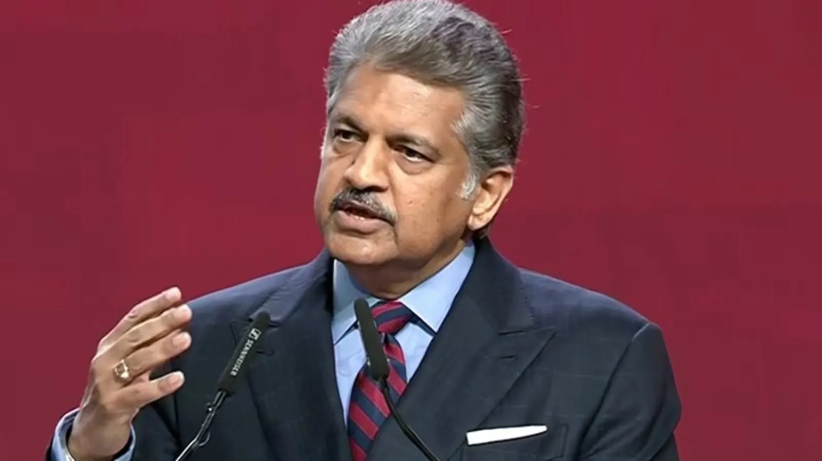 टेस्ला के मुंबई में शोरूम खोलने पर Anand Mahindra ने किया स्वागत