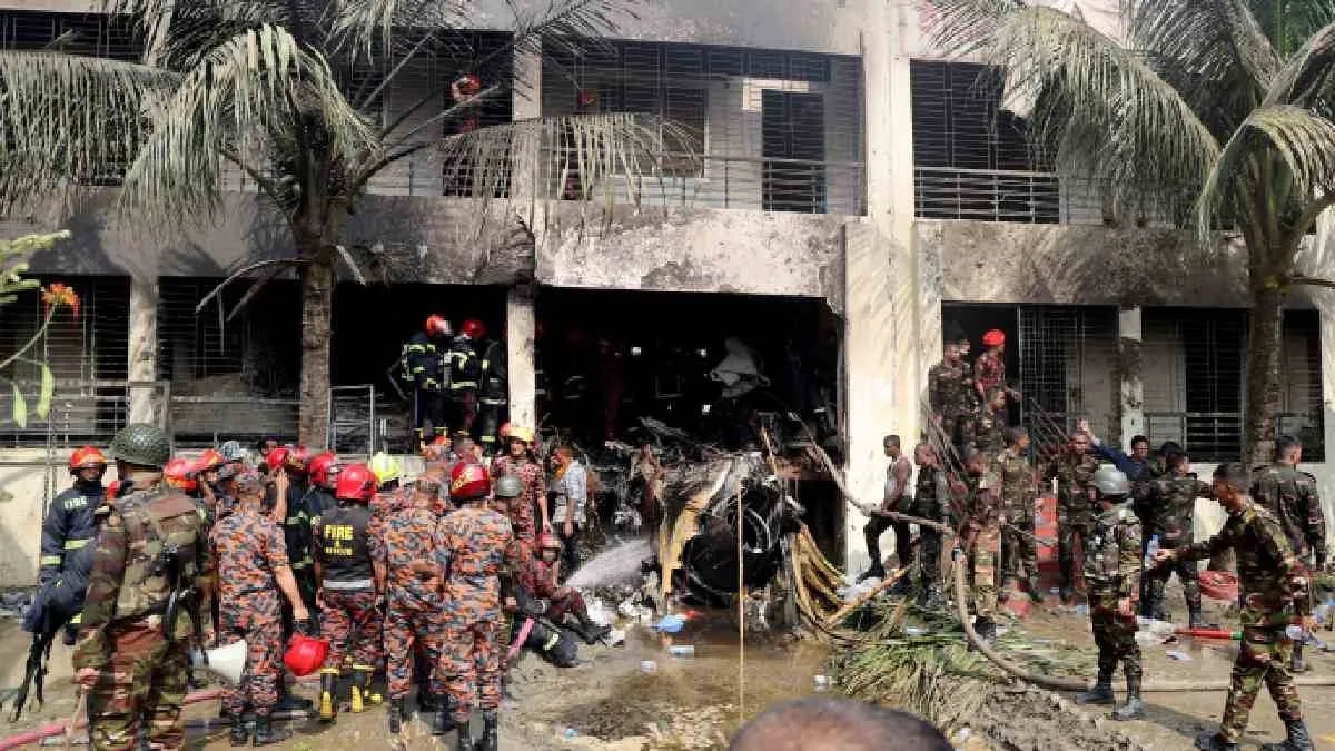 Bangladesh plane crash case: भाई-बहन की हालत देख दहल रहा है दिल