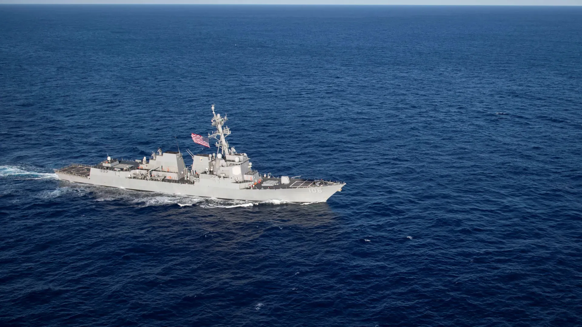 Iran ने फिर दिखाया दमखम, American warship को मीलों दूर तक खदेड़ा