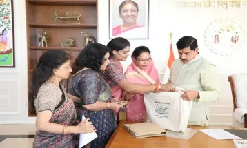 CM Dr. Yadav से पर्यावरण प्रेमियों ने की भेंट