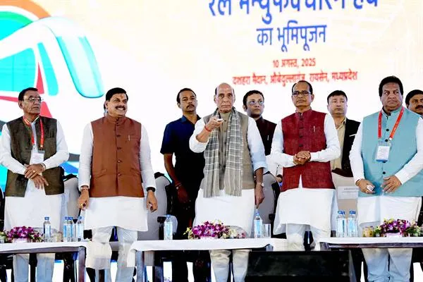 मध्यप्रदेश में हो रहा औद्योगिक विकास भारत को नई औद्योगिक ऊंचाइयों पर ले जाने में होगा सहायक : Union Defence Minister Shri Singh