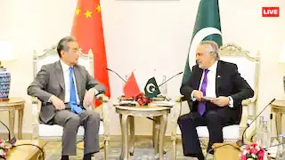 चीनी विदेश मंत्री Wang Yi ने की पाक विदेश मंत्री डार के साथ बैठकें