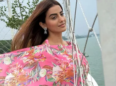 Bhojpuri सिनेमा की लोकप्रिय अभिनेत्री अक्षरा सिंह को जन्मदिन पर दोस्तों ने दी बधाई