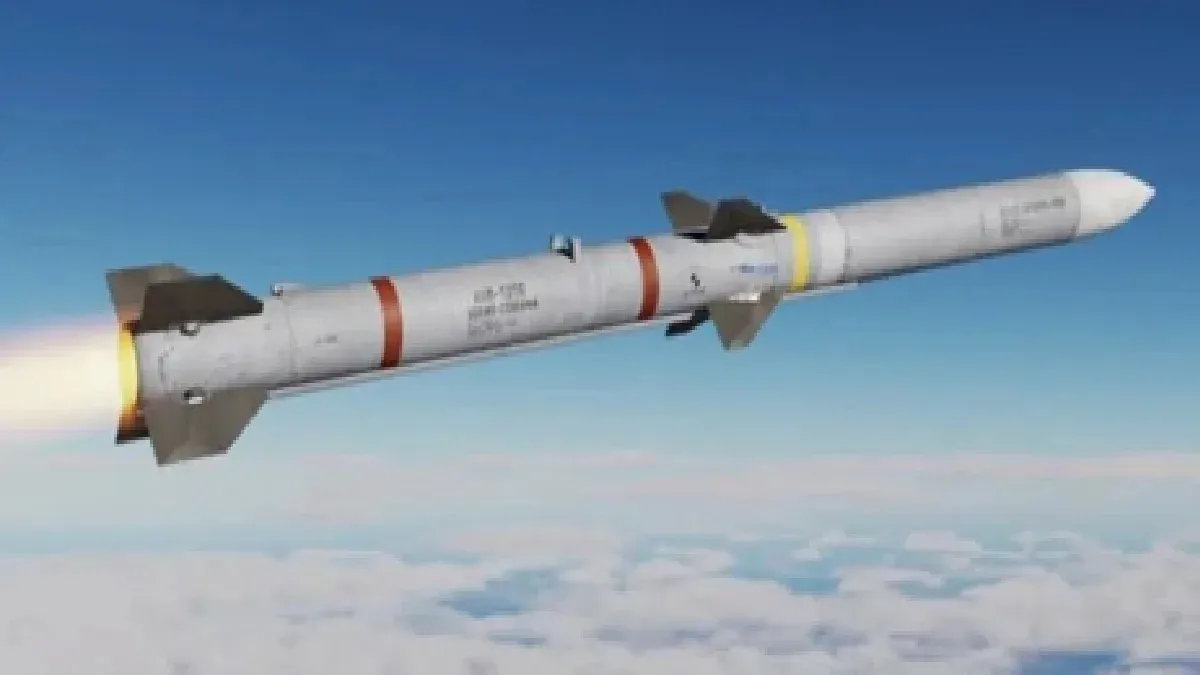 ट्रंप के तलवे चाटने के बाद भी पाकिस्तान को AMRAAM Missiles नहीं देगा अमेरिका