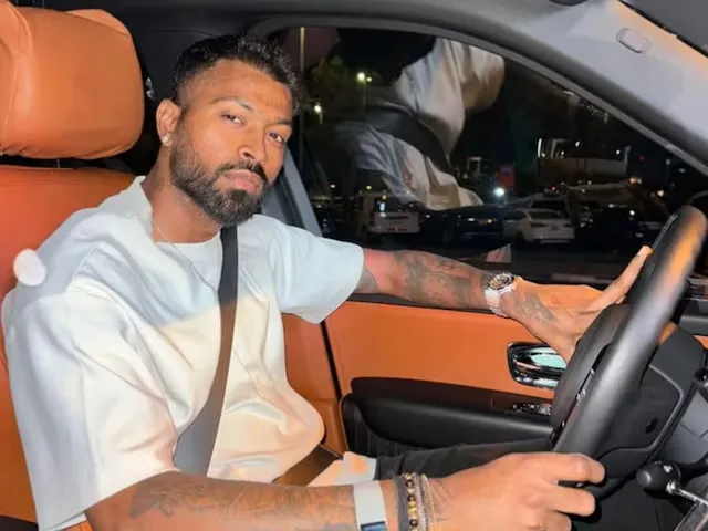 इंडिया टीम के ऑलराउंडर Pandya पहनते हैं 20 करोड़ की घड़ी, जीते हैं लग्जरी लाइफ