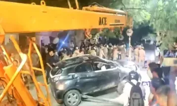 घर के बाहर बैठे 7 लोगों को अंधी रफ्तार कार ने रौंदा, 5 की मौत, 2 घायल