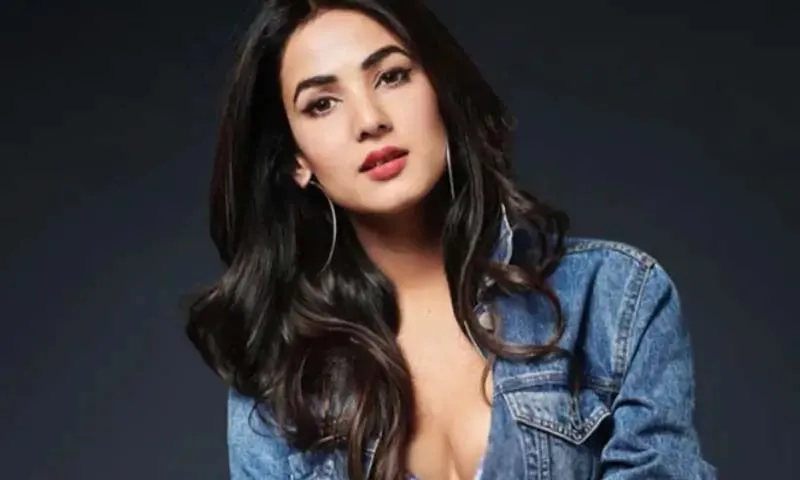 ‘मिर्जापुर: द फिल्म’ में हुई  Sonal Chauhan की एंट्री, अली फजल संग करेंगी जबरदस्त एक्शन