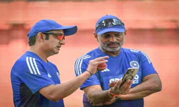 गंभीर के आलोचकों पर भड़के बल्लेबाजी कोच Sitanshu Kotak