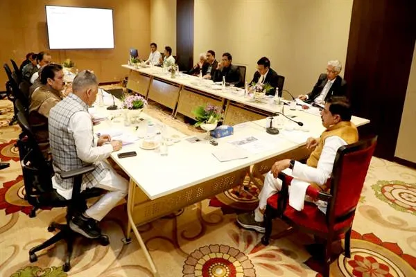 इंडस्ट्री के मांग की अनुसार आधुनिक ट्रेड्स में युवाओं को दिया जाए प्रशिक्षण : CM Dr. Yadav