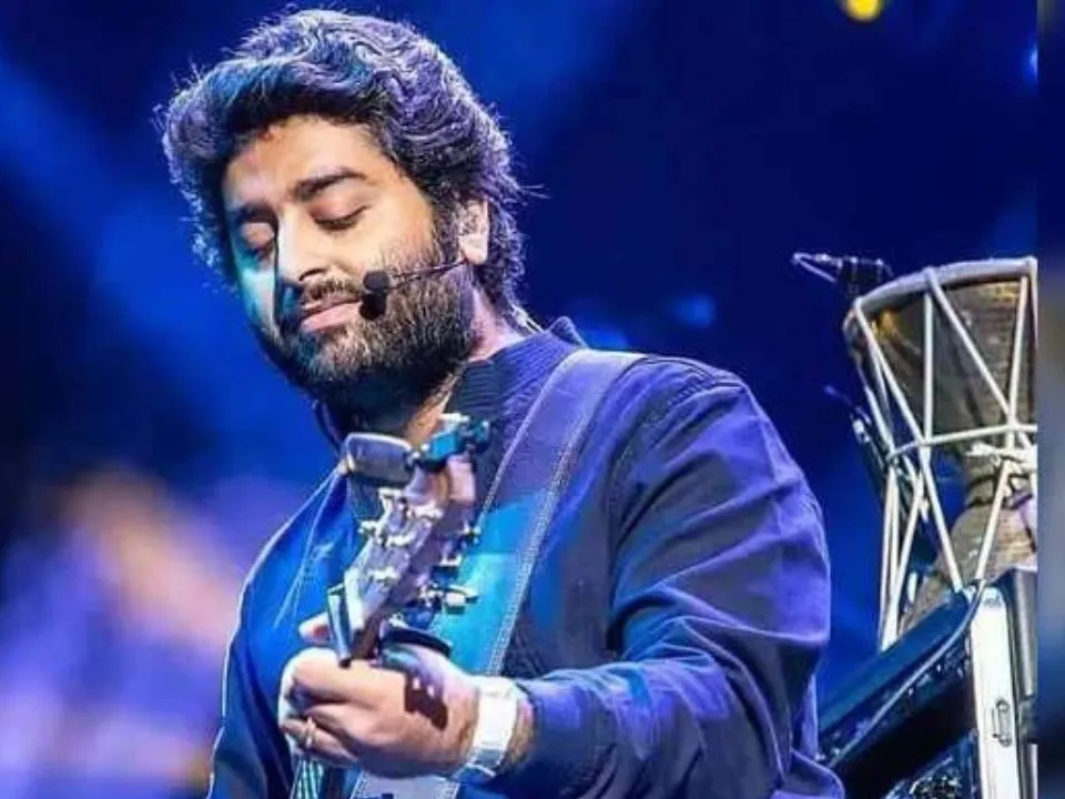 तेजी से लोकप्रिय हुआ Arijit Singh का नया रोमांटिक ट्रैक ‘फितरतें’