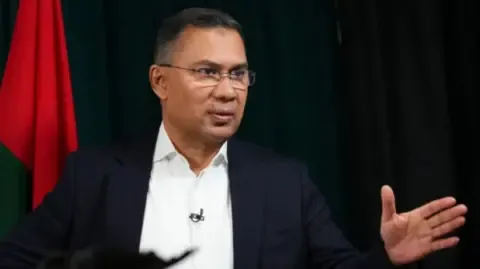 17 साल बाद लंदन से ढाका लौटे Tarique Rahman, सड़कों पर समर्थकों का सैलाब, बढ़ा बांग्लादेश का सियासी तापमान