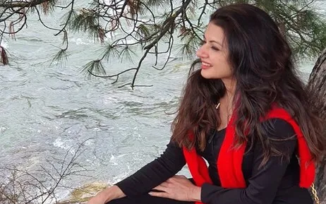 Bhagyashree ने गंगा घाट की बेहद खूबसूरत तस्वीरें की शेयर