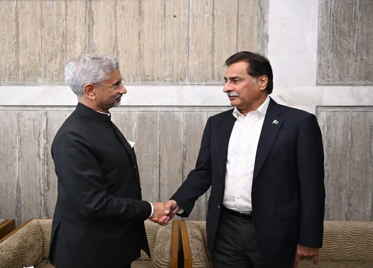 बांग्लादेश में पाकिस्तान की संसद के अध्यक्ष सरदार अयाज सादिक से मिले Jaishankar