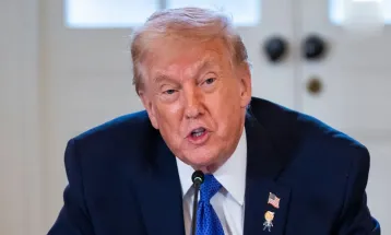 Trump ने खुद को बताया वेनेजुएला का कार्यवाहक राष्ट्रपति, तस्वीर शेयर कर मचाया हड़कंप