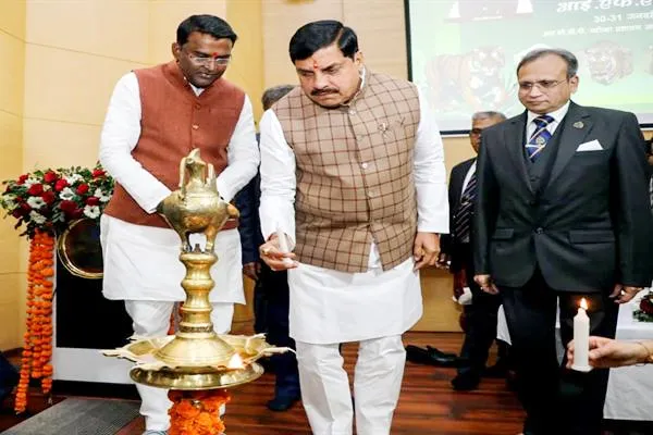 वन्य जीव और मनुष्य के बीच सह अस्तित्व की भावना विकसित करने में वनकर्मियों की भूमिका सराहनीय : CM Dr. Yadav