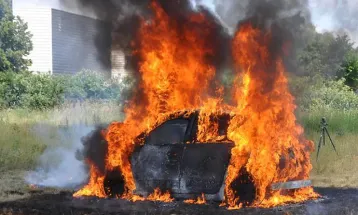 सड़क पर दौड़ रहे Electric vehicles, हादसों ने लोगों को सोचने पर किया मजबूर