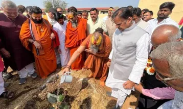 जगदगुरू राजेन्द्रदास एवं उप मुख्यमंत्री Shri Shukla ने किया वृक्षारोपण
