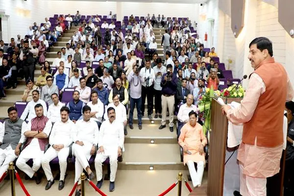 मालवा की अनुकूल भौगोलिक स्थिति और सुदृढ़ अधोसंरचना से औद्योगिक विकास को मिली नई गति : CM Dr. Yadav