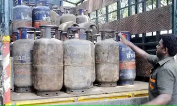 Commercial एलपीजी सिलेंडर महंगा, 28 रुपए बढे दाम