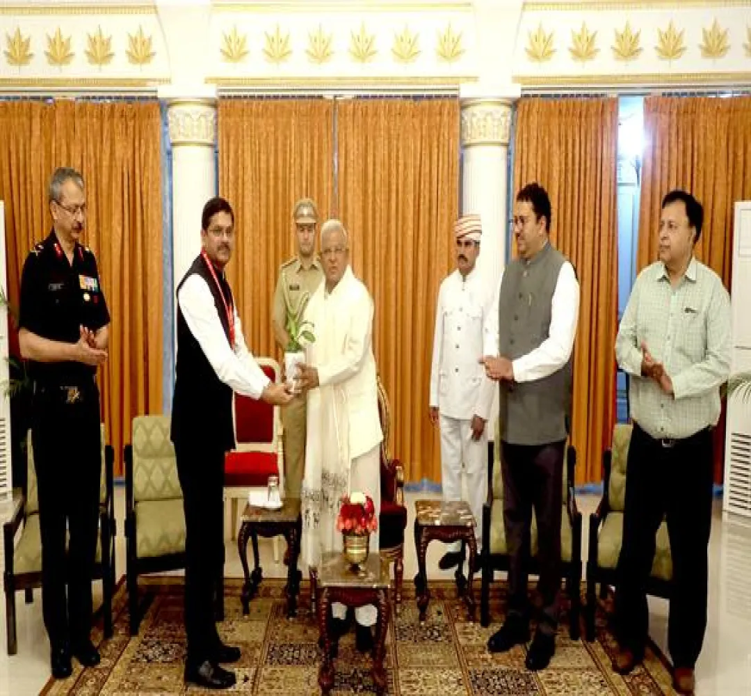 अध्ययन भ्रमण विभिन्न दृष्टिकोणों को समझने, सीखने का सुअवसर : Governor Shri Patel