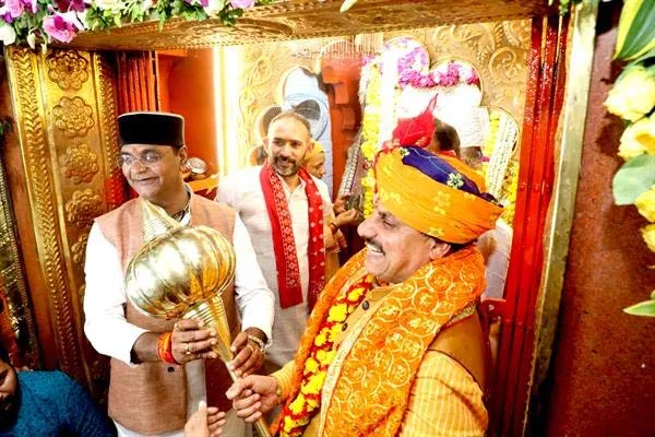 CM Dr. Mohan Yadav ने छोला क्षेत्र में खेड़ापति हनुमान जन्मोत्सव पर की पूजा-अर्चना